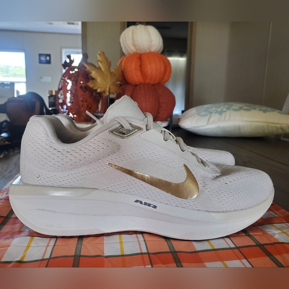 Nike Women's White and Gold Sneakers